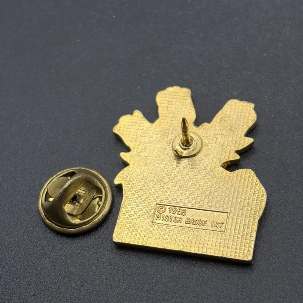 Holland‎ Tulips Wooden Shoe Lapel Hat Pin